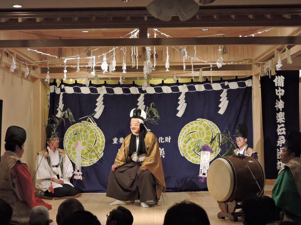 五行幡割りの舞い手